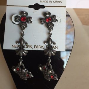 Flower antique drop pierced E/R as posts